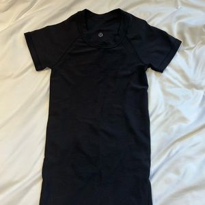 Lululemon - Swiftly Tech Short-Sleeve 2.0 - Black - Women’s Size 0 💝